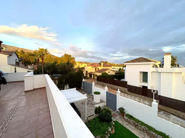 Fantástica villa mediterránea en venta — 28