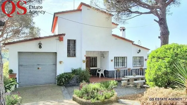 Casa con piscina y jardín en urbanización Mas Altaba, Maçane - foto 2