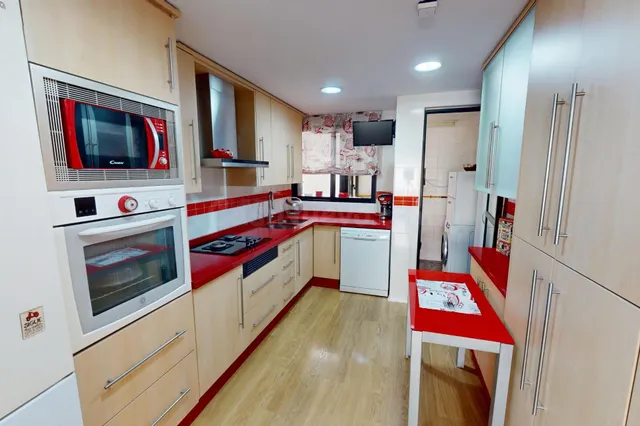 Amplia vivienda de 4 dormitorios junto a la Ciudad de las Ar - foto 3