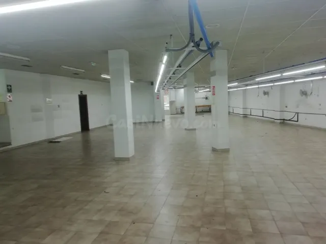 Bajo comercial de 435 m2 frente al Colegio Bergantiños - foto 2