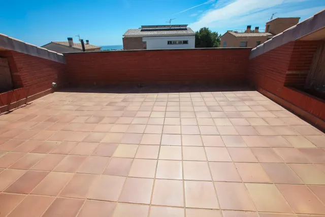 Chalet independiente con gran terraza en Calafell — 42