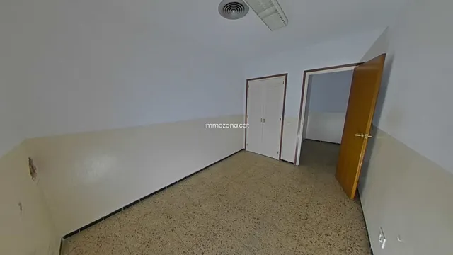 2 LOCALES DE 821 M2. EN TOTAL, FIGUERES — 37