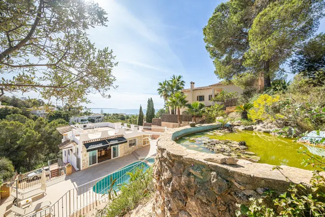Casa independiente, piscina, parking y vistas al mar en Cost