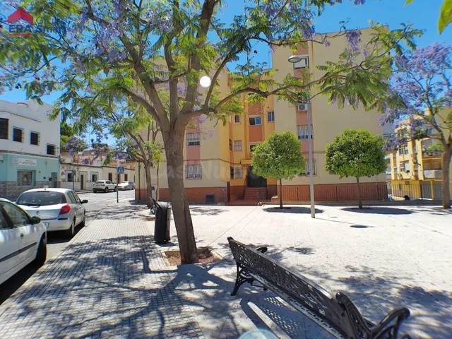 Luz, espacio y vida de barrio en Alcalá de Guadaíra: un piso