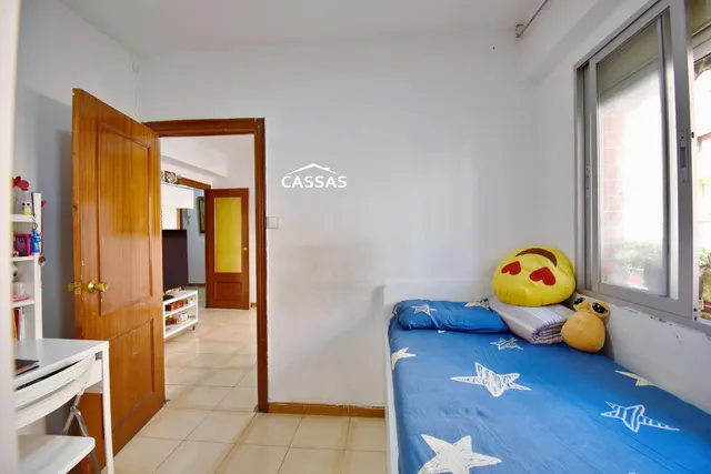 ZONA CENTRO- Junto Plaza Mayor. 3 habitaciones con terraza. 1º planta sin ascensor. — 25