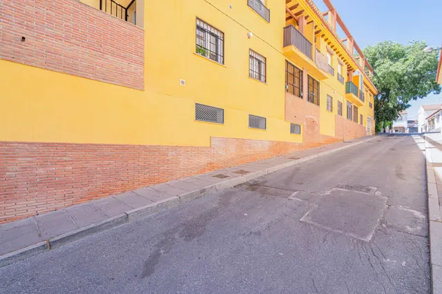 PISO CON PATIO Y COCHERA EN LA ZUBIA — 33