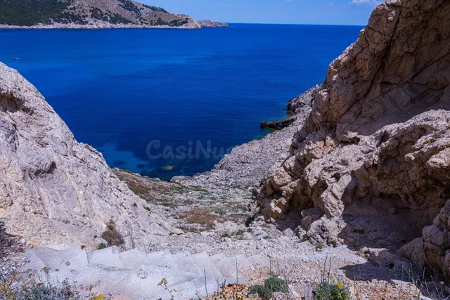 Exclusivo chalet adosado sobre el acantilado en Cala Ratjada - foto 4
