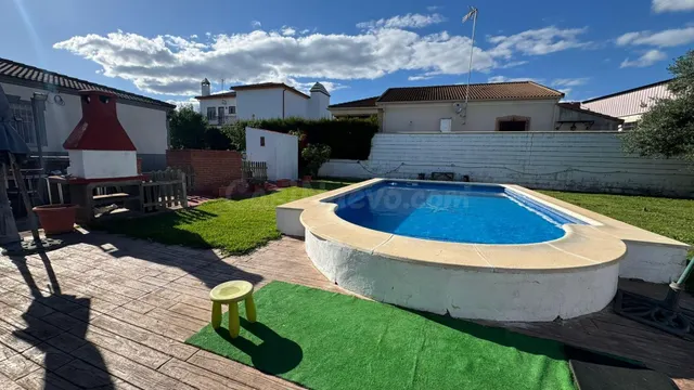 Exclusivo Chalet en Las Quemadas - Ideal para Familias - foto 2