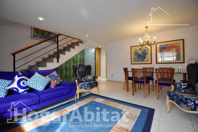 PRECIOSO ADOSADO EN URBANIZACIÓN CON PISCINA, GARAJE Y TERRAZA — 42