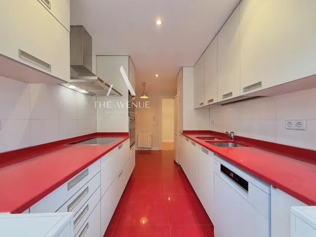 En una de las mejores urbanizaciónes de la zona coqueto piso con terraza  piscina y plaza de apracamiento — 9