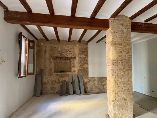 2 LOCALES, EN EL CARMEN (PLAZA SANTA CRUZ) PARA CONSTRUIR 2  - foto 2
