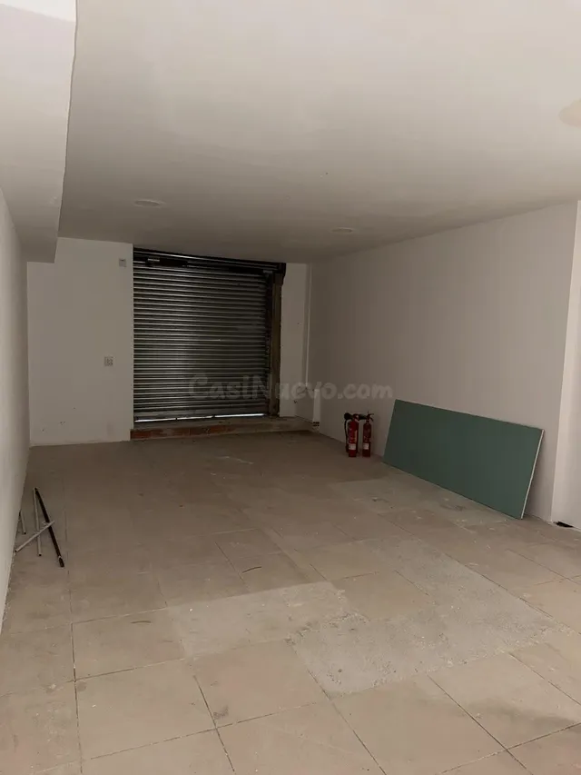 LOCAL COMERCIAL EN CALLE RAURIC, JUNTO A PLAÇA REIAL Y LAS R - foto 2