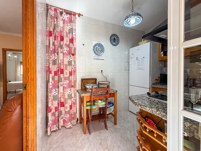 Piso de 2 dorm. reformado para entrar a vivir. — 25