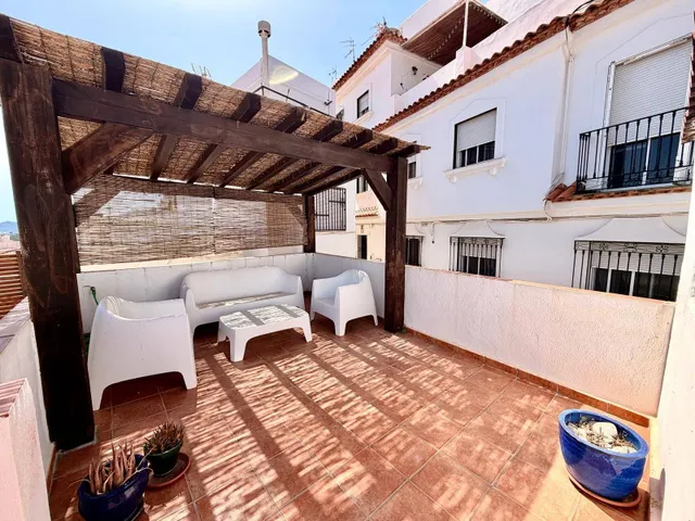 Una terraza sobre los tejados de Salobreña — 28