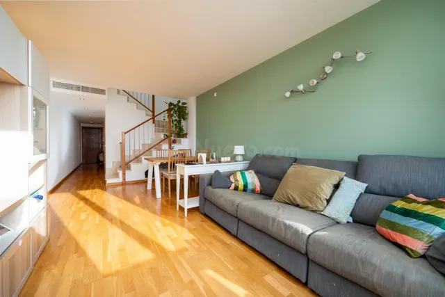 Piso Duplex en excelente estado con Ascensor y Piscina comun - foto 4