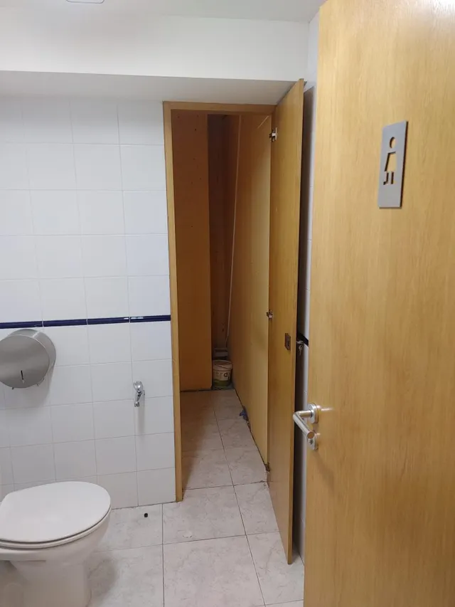Local comercial 389m² en venta - Santa Margarita-Los Puentes — 28