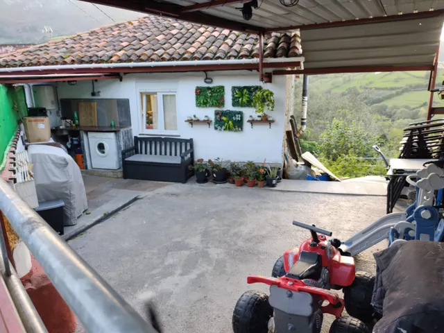 Casa reformada con terraza, finca de 750 m2 y cuadra, con vistas al Aramo — Morcín — 42