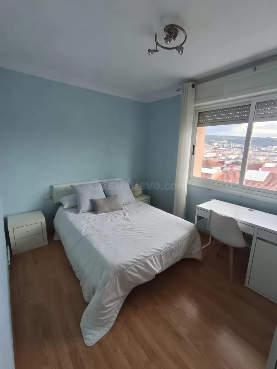 Se alquila habitación en piso en la carballeira