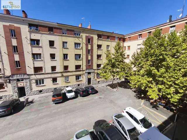 ¿PAGAR ALQUILER O INVERTIR? PISO JUNTO A LAS UNIVERSIDADES--67m2-Amplia Cocina-Salón-2hab-Baño con ducha — 33