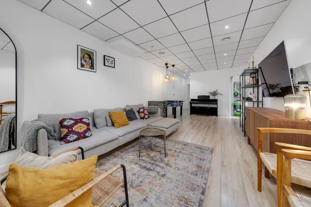 EXCLUSIVA VIVIENDA DE 250M2 EN DOS PLANTAS, CENTRICA Y A 200M DE LA PLAYA DEL CURA — 47