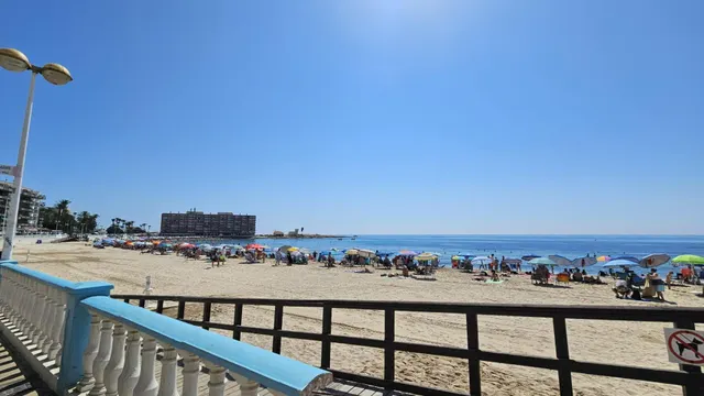 Amplio piso al lado de la playa — 27