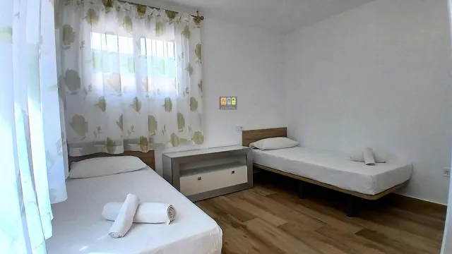 IMPRESIONANTE CHALET EN ALFAS DEL PI — 43