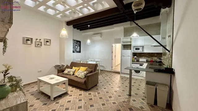 VIVIENDA PARA ENTRAR A VIVIR EN PLENO CENTRO DE LA CIUDAD.-C
