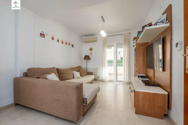 Espectacular chalet adosado en el Vial de Churriana de la Vega: eficiencia, confort y listo para entrar a vivir! — 10