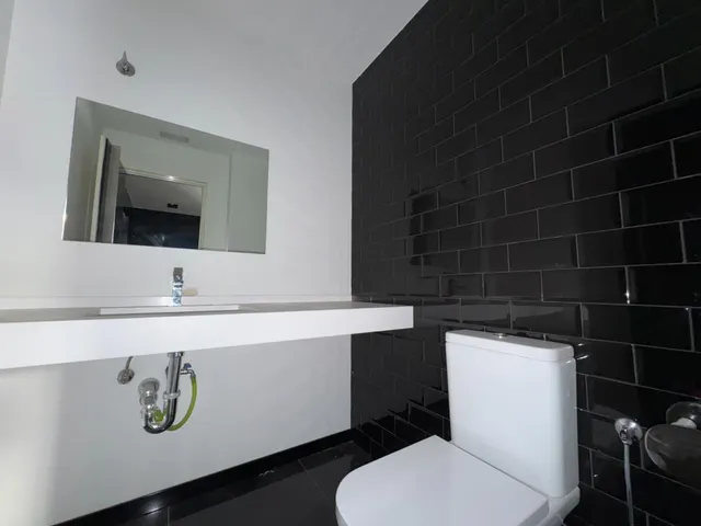 VENTA: Amplio Local Comercial en el Corazón de Ponferrada — 10
