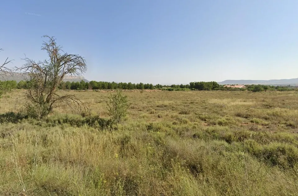 Amplio terreno urbanizable en Camino de San Antón de Almansa