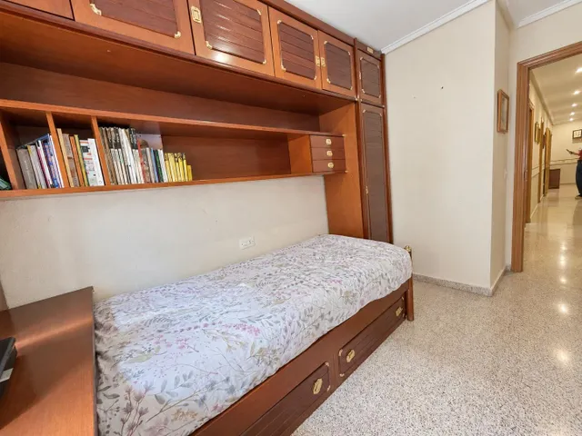 Amplio piso de 3 habitaciones junto a la Glorieta y el puerto de Santa Pola — 24