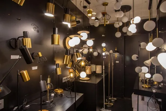 SE VENDE TIENDA DE iluminación EN PLENO RENDIMIENTO POR JUBILACION — 16