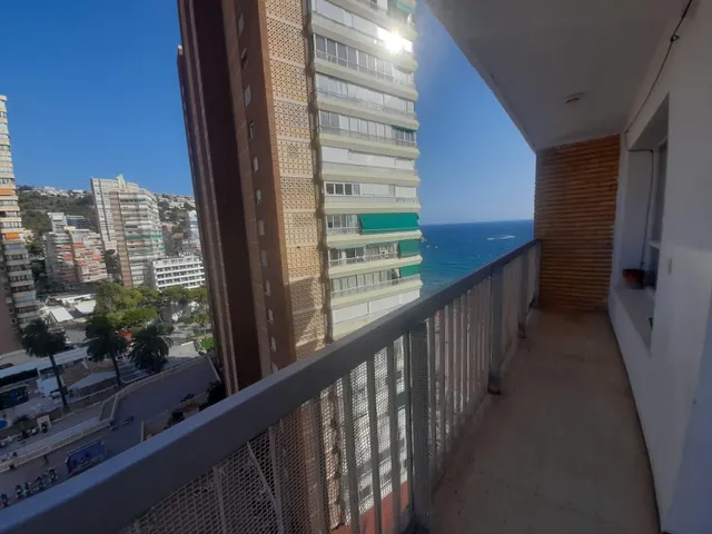 APARTAMENTO DE DOS DORMITORIOS EN PRIMERA LINEA DE PLAYA DE LEVANTE CON PARKING — 10