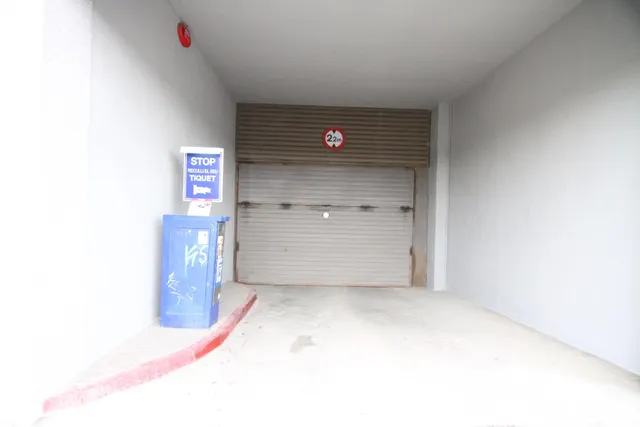 Se vende plaza de aparcamiento para coche mediano zona Bon Preu — 7