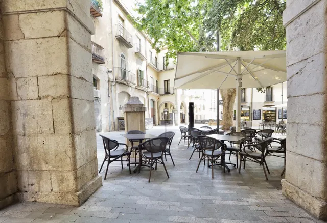 RESTAURANTE EN PLENO CENTRO DE LA CIUDAD — 24