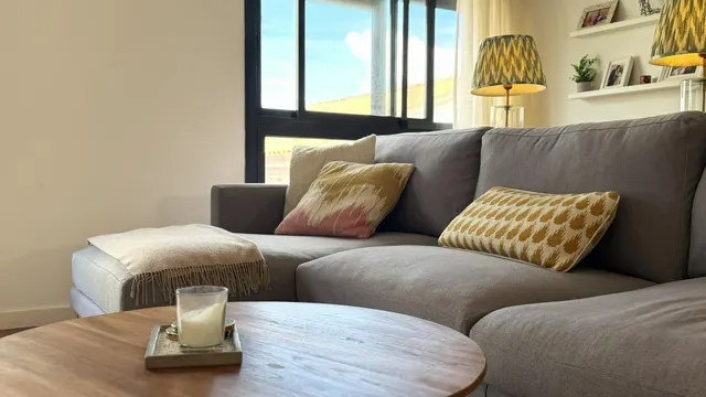 Apartamento de lujo a pasos de la playa con vistas al mar y pisicna comunitaria con  parking y trastero — 12