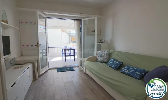 Casa con gran terraza al sur adosada ubicada en la zona de S