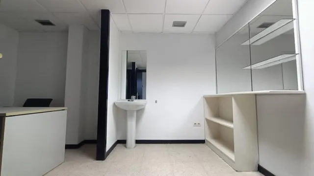 Amplio Local Comercial en Elche - Ideal para Centro Estético o Deportivo — 21