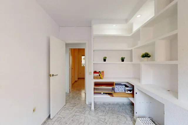 Espacioso piso en Canteras con gran dormitorio principal en suite, patio y plaza de garaje. Cartagena — 8