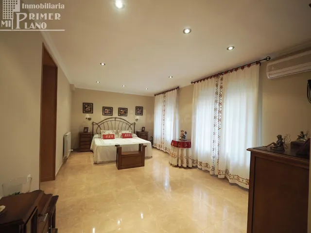 Chalet en ctra Alcazar, de 5 dorm, 3 baños, garaje, piscina  - foto 5