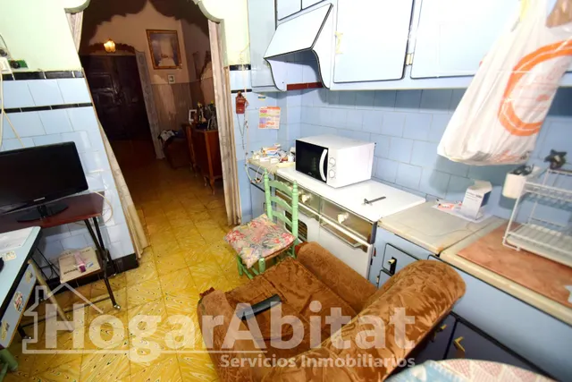 ¡OPORTUNIDAD ÚNICA! AMPLIA CASA PARA REFORMAR CON PATIO Y TRASTERO — 12