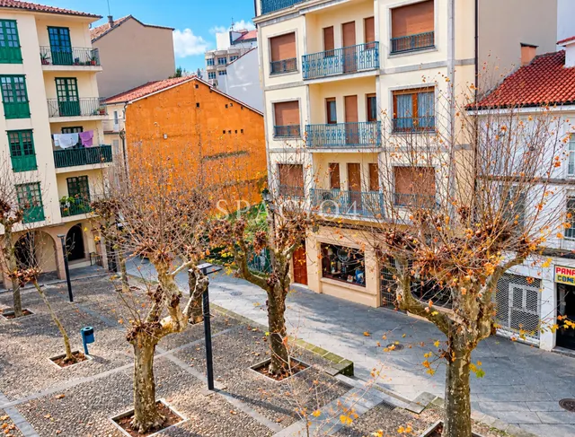 Edificio en venta en Ourense centro con vistas a la Plaza de la Trinidad — 6