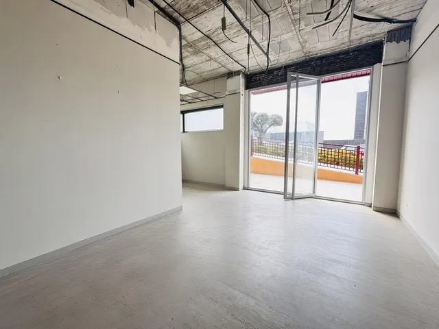 LOCAL COMERCIAL EN VENTA EN SERRALLO – BOLA DE ORO — 10