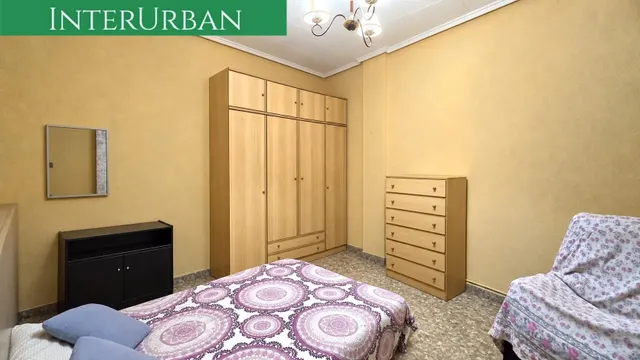 Oportunidad - Amplia casa de 197 m2 con 4 dormitorios y terraza en Benissanó — 30