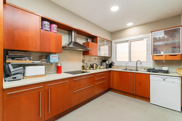 Casa adosada impecable de 4 dormitorios, placas solares y excelente ubicación en Empuriabrava. — 23