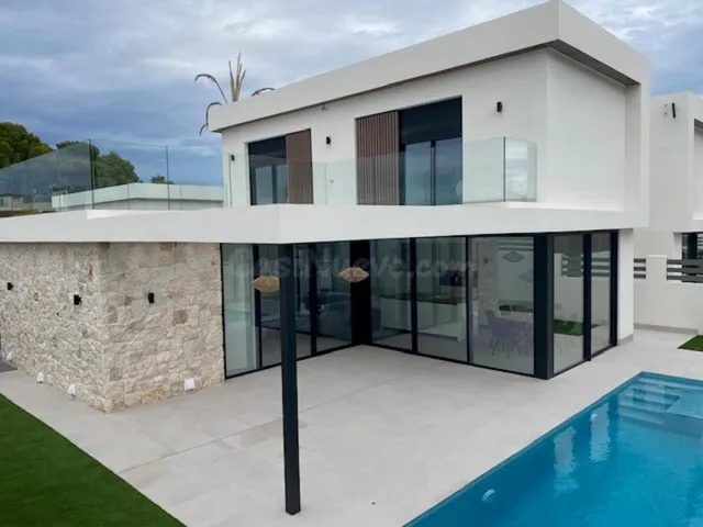 VILLA DE NUEVA PROMOCIÓN EN LOMAS DE CABOROIG - foto 4
