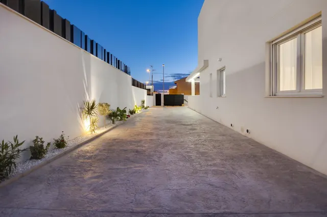 Villa moderna de 3 dormitorios con piscina privada en Aguas Nuevas, Torrevieja — 10
