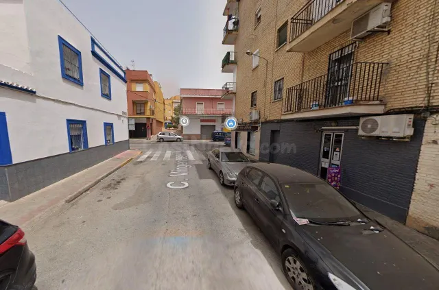 Se vende piso OKUPA en Dos Hermanas (Sevilla). - foto 2