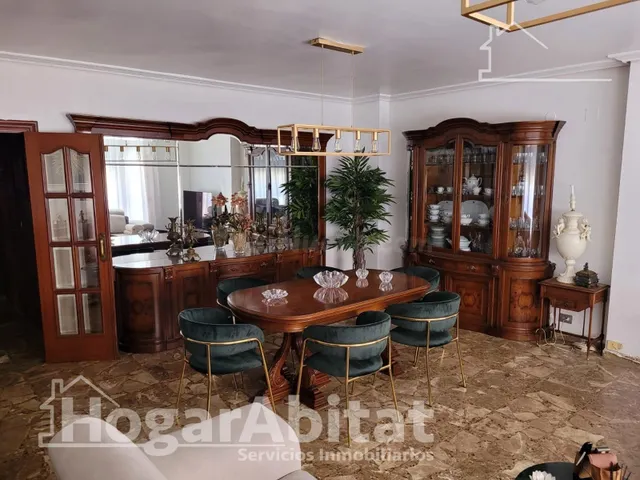 ¡GRAN OPORTUNIDAD, AMPLIO Y EXTERIOR JUNTO AL PUERTO! - foto 2