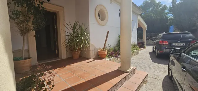 Impresionante Chalet en Urbanización Encinares de Alcolea con piscina y amplias estancias. — 5